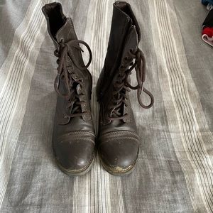Combat boots